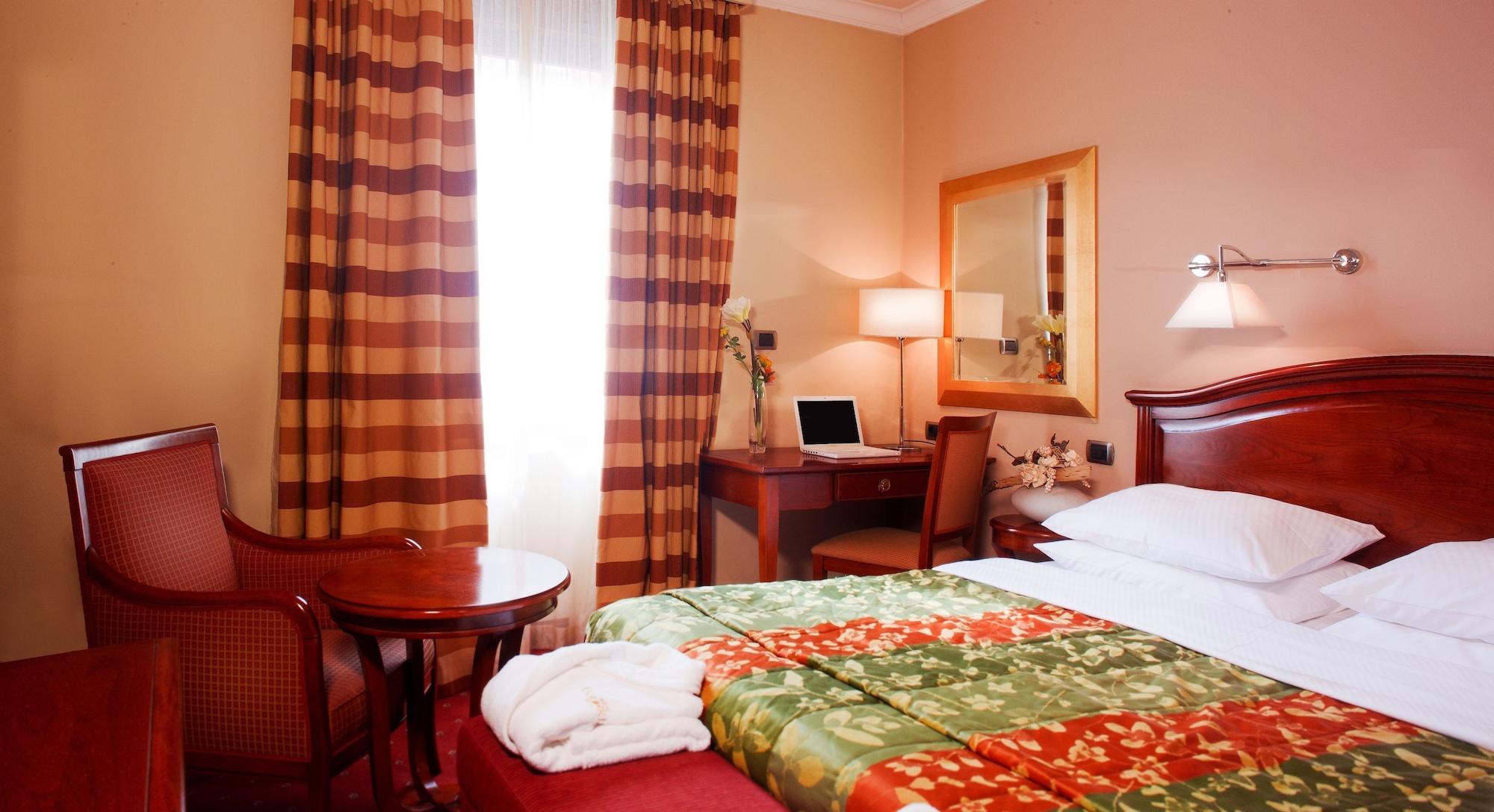 Hotel Western Premier Astoria 4*