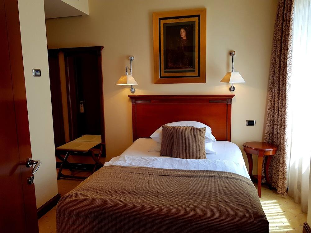 Western Premier Astoria Zagreb