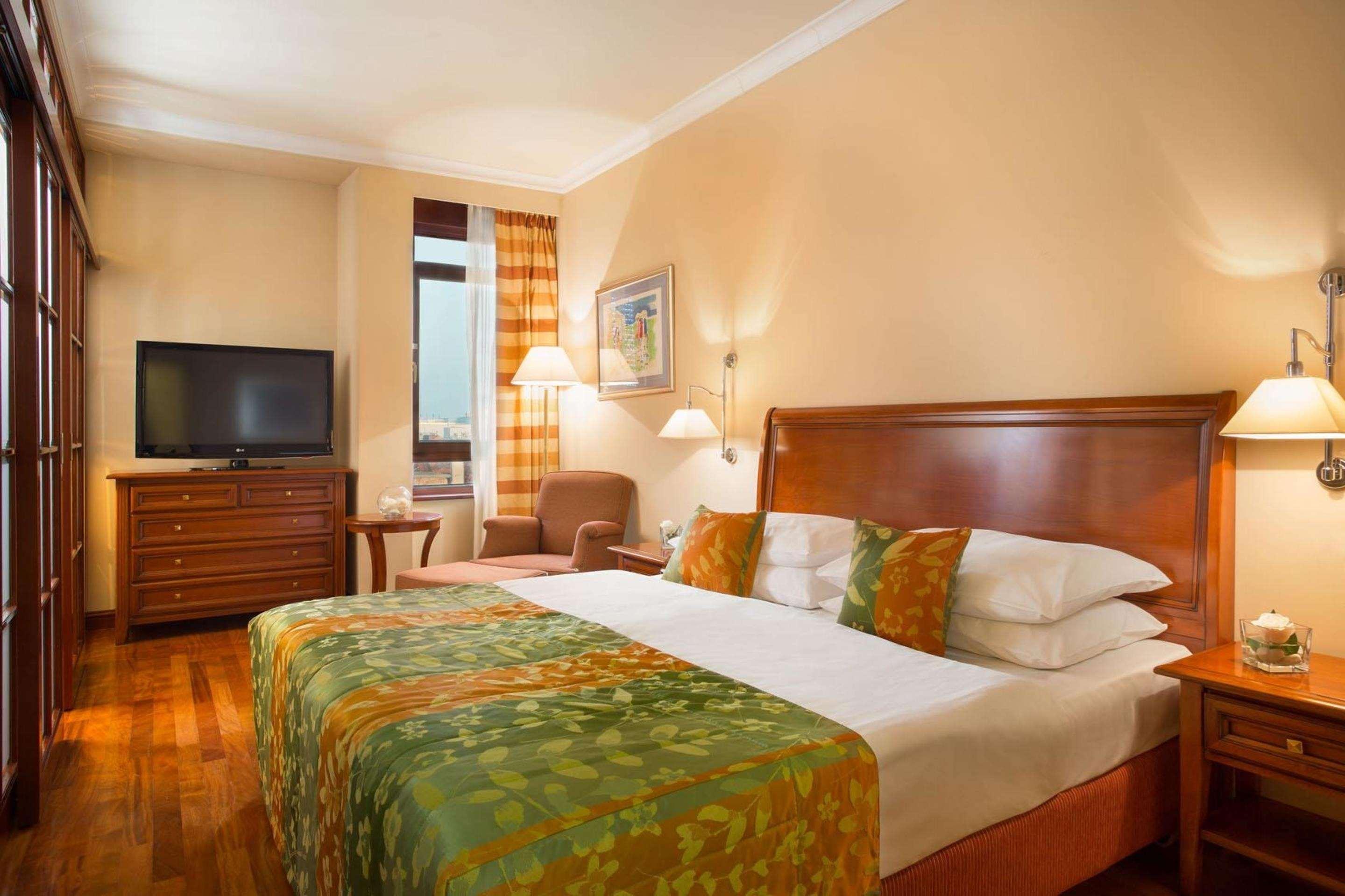 Western Premier Astoria 4*