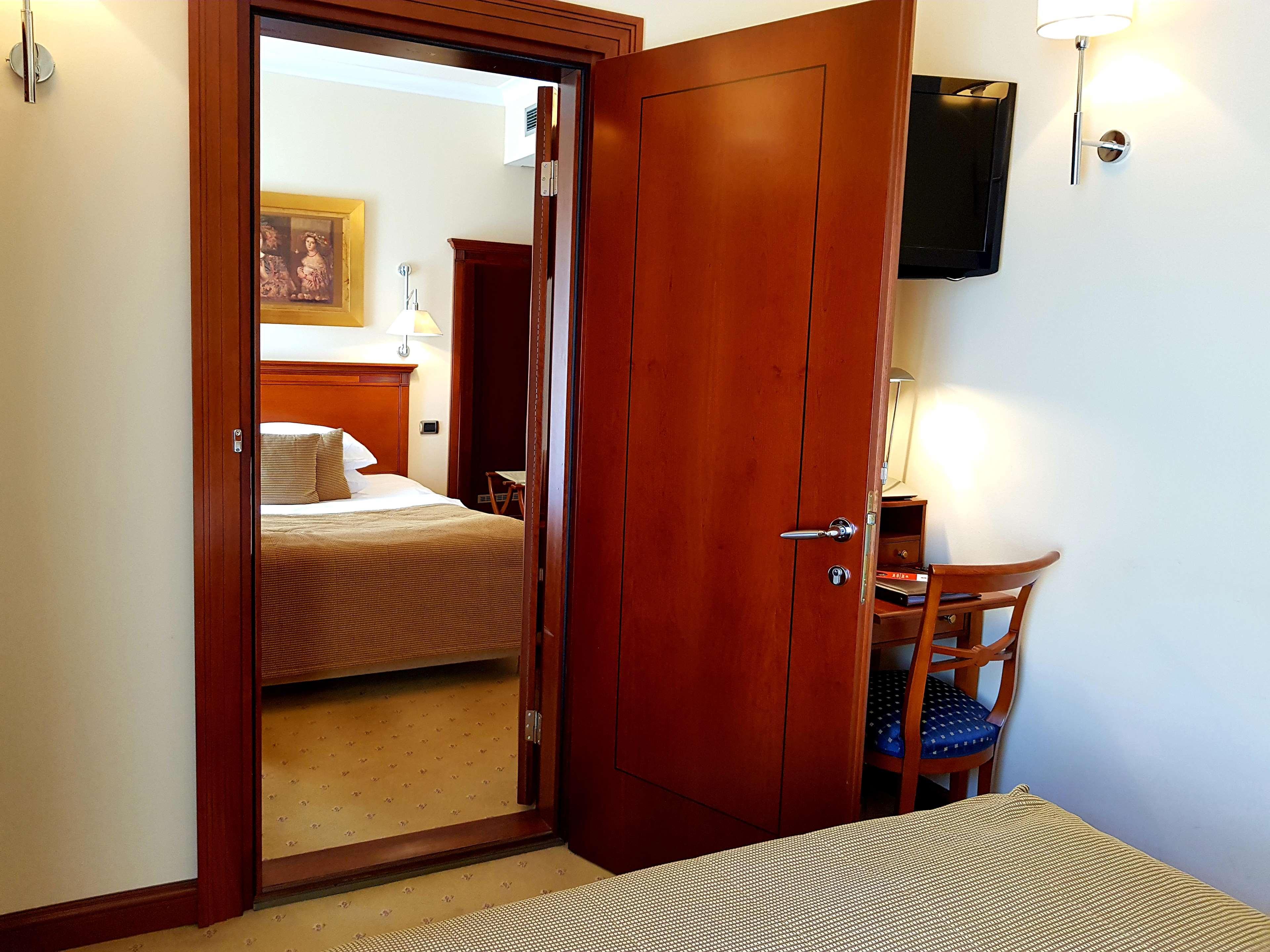 Western Premier Astoria Hotel
