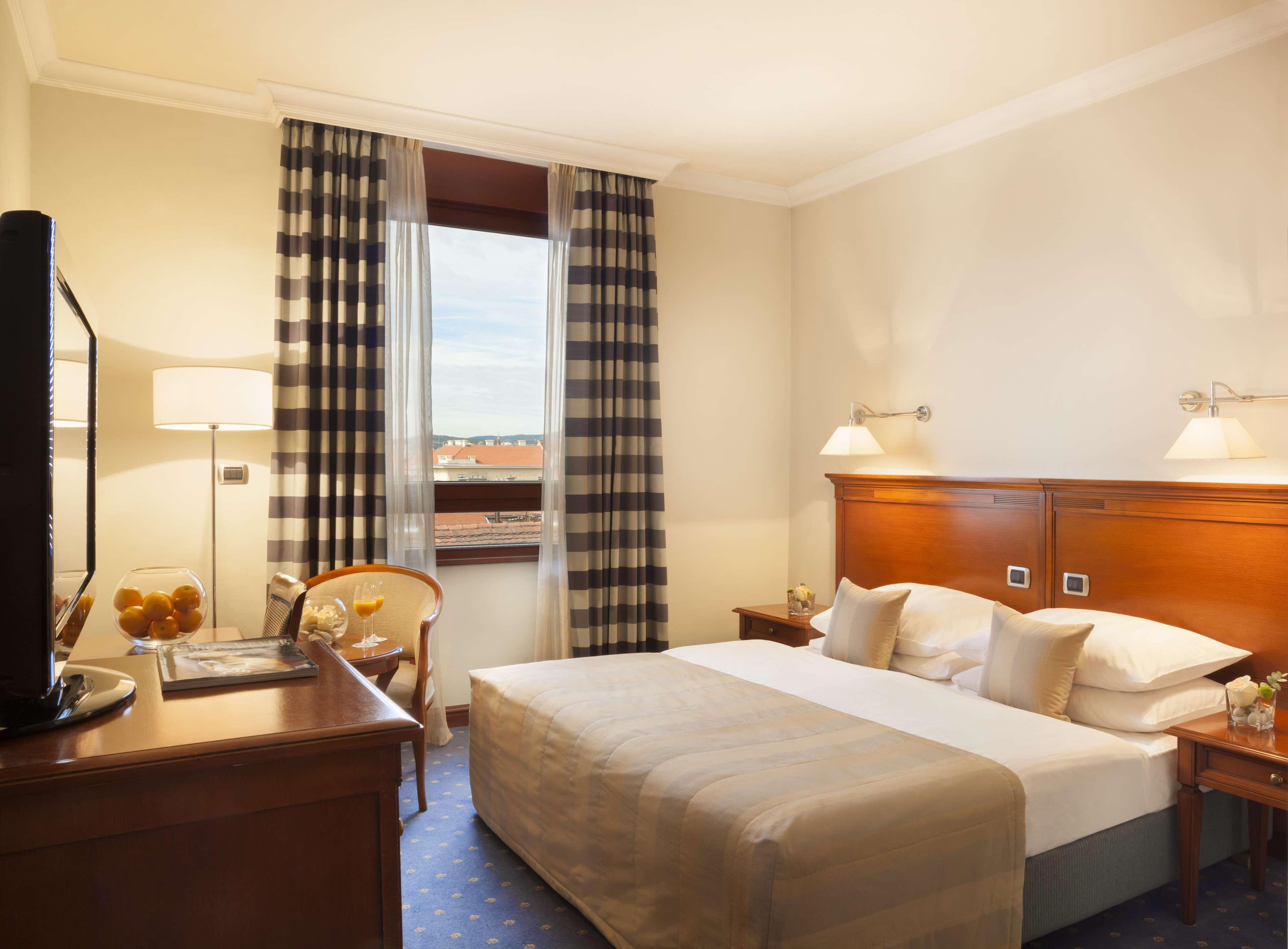 Hotel Western Premier Astoria 4*