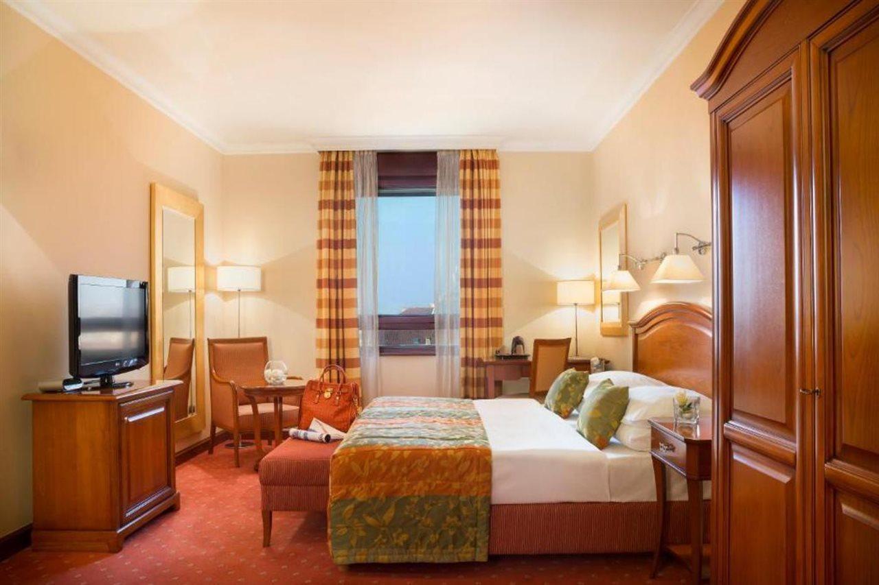 Hotel Western Premier Astoria 4*