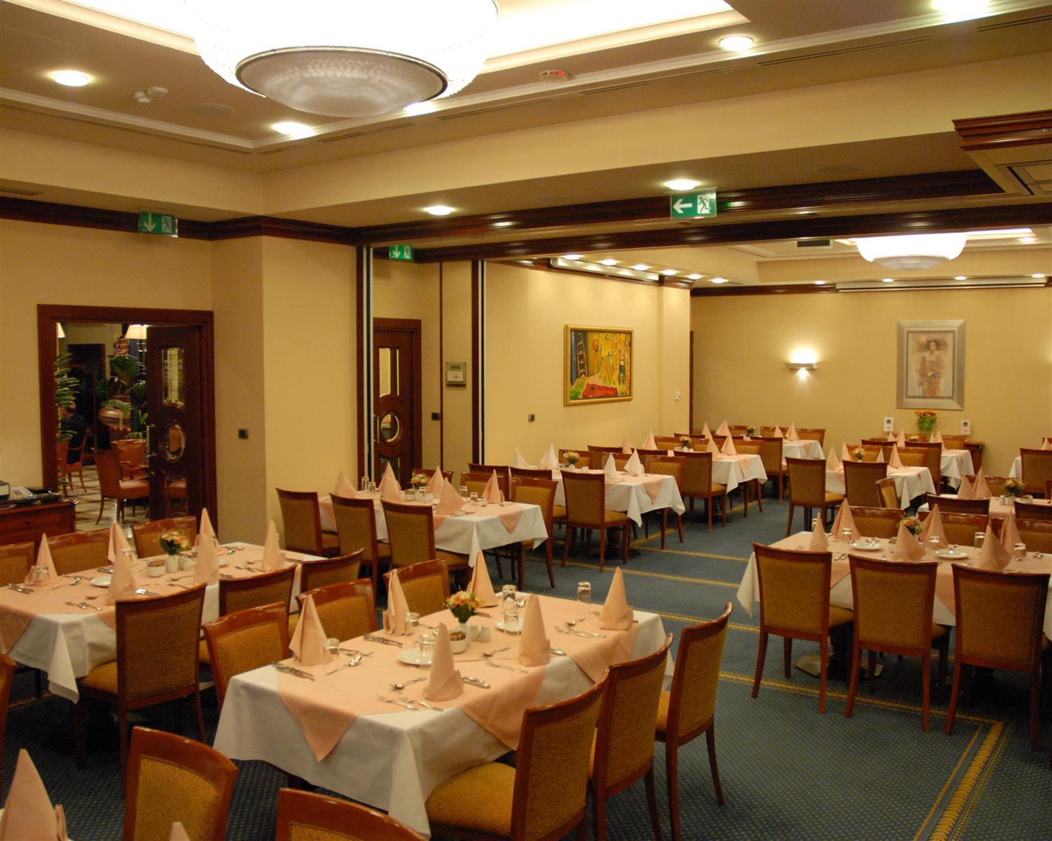 Western Premier Astoria Hotel 4*